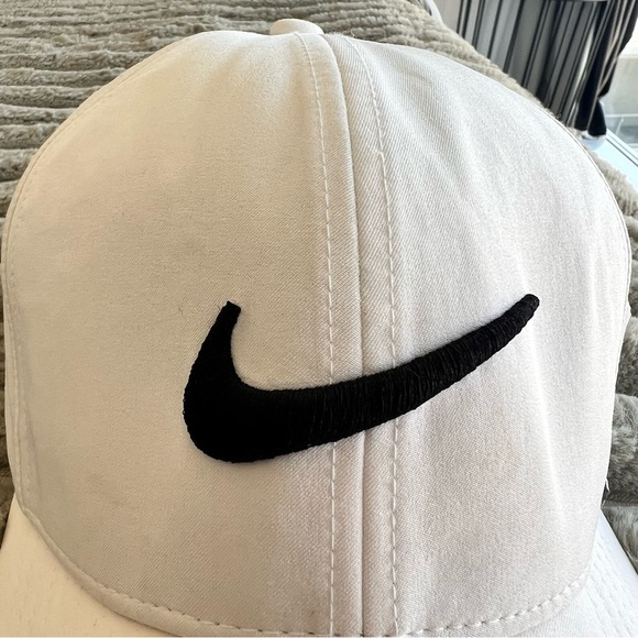Nike White Golf Cap - Picture 2 of 5